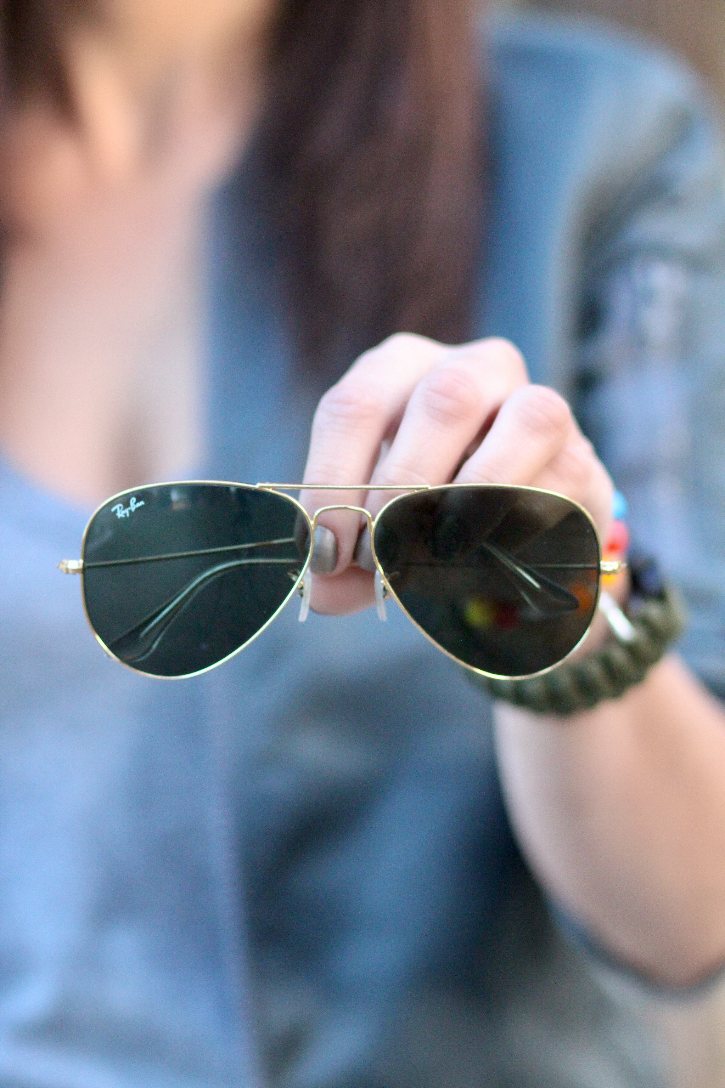 Aviator sunglasses and Essie steeling the scene nail polish